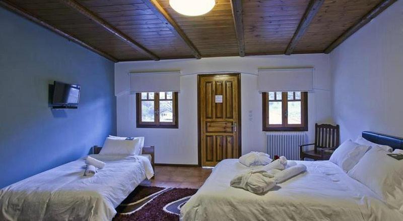 Fanaras Hotel Калаврита Екстериор снимка