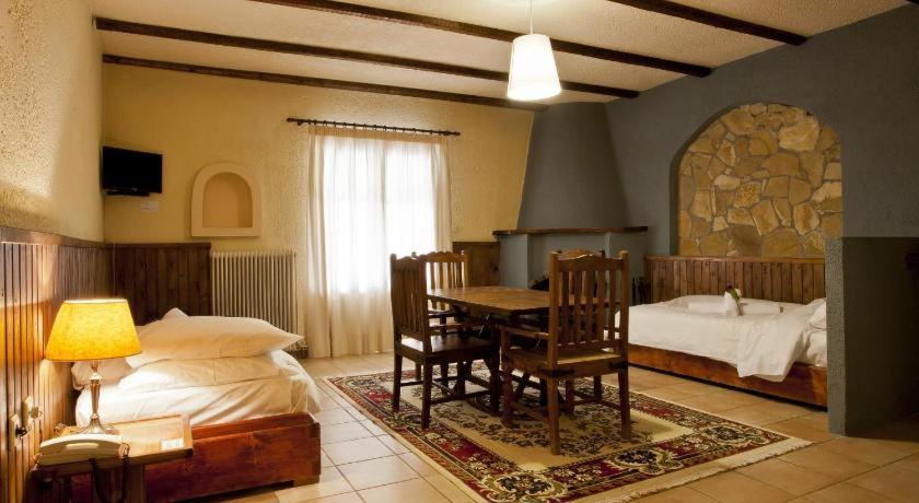 Fanaras Hotel Калаврита Екстериор снимка