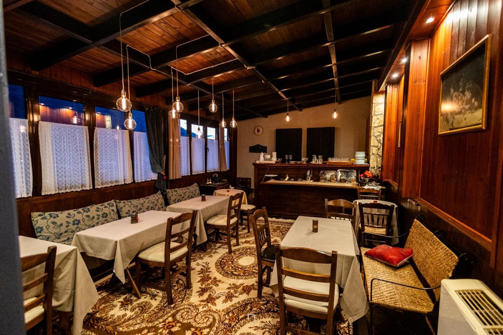 Fanaras Hotel Калаврита Екстериор снимка
