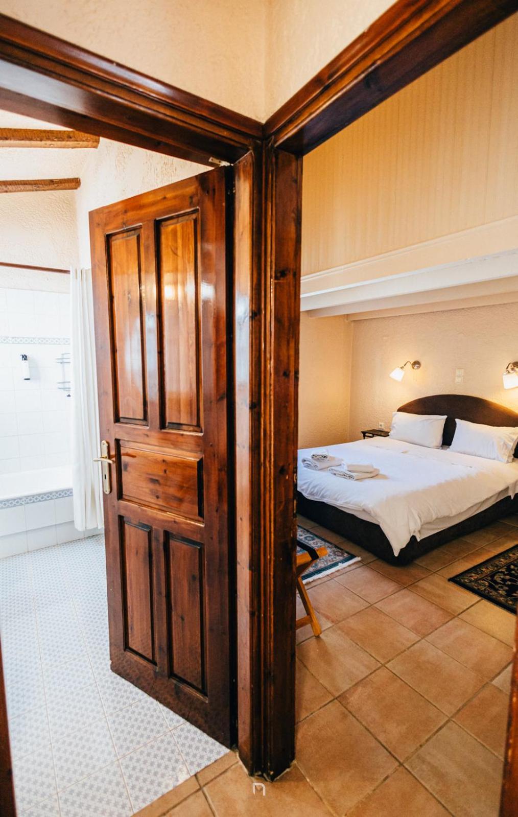 Fanaras Hotel Калаврита Екстериор снимка